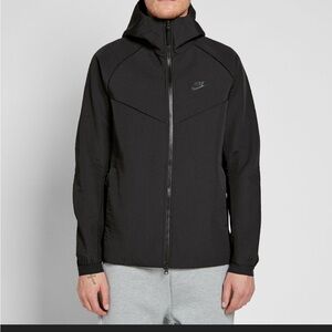 MEN’S NIKE HOODED TECH PACK JACKET